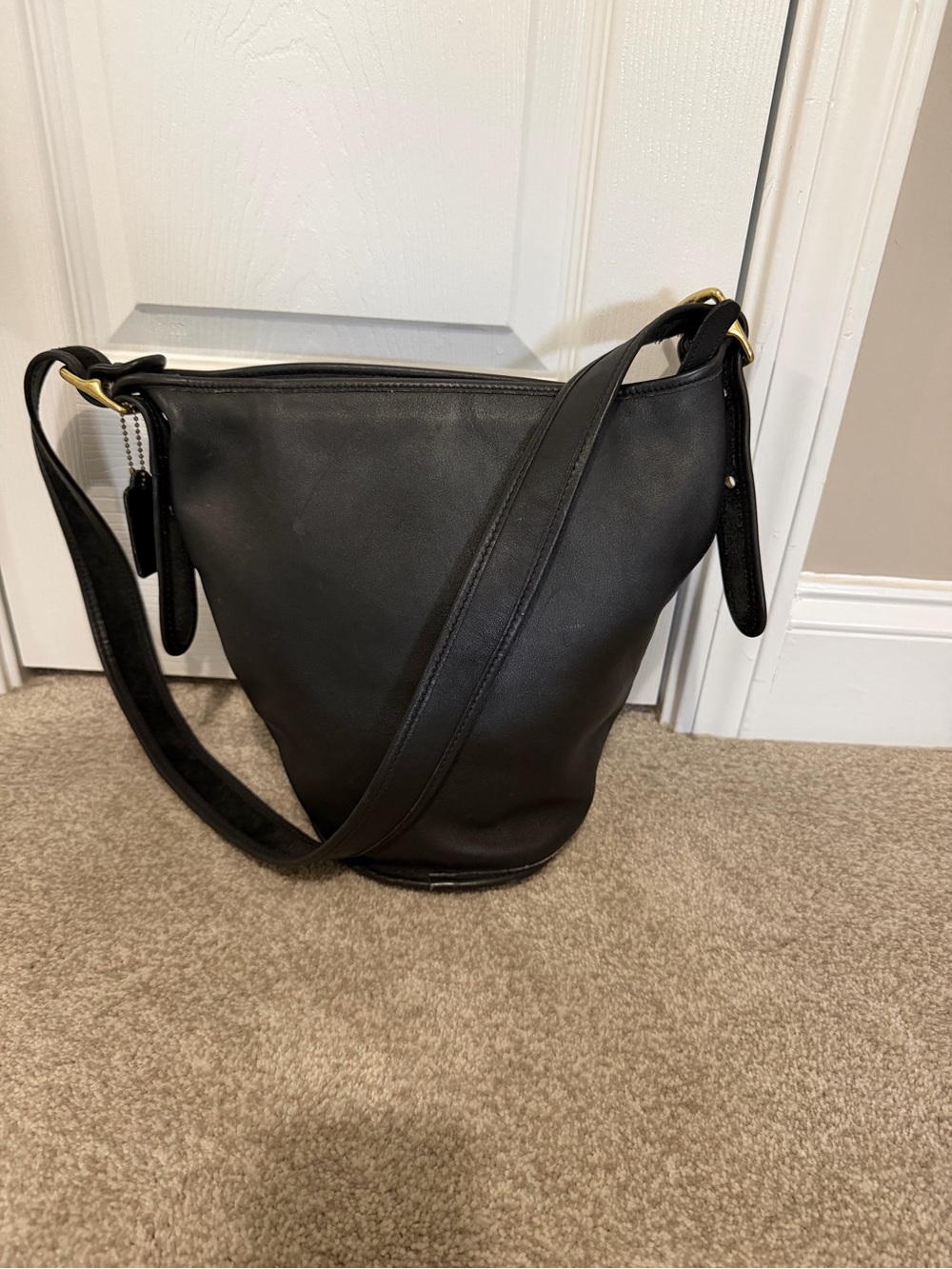 Vintage Coach Helen #9953 Black Leather Bucket Shoulder Bag - Classic